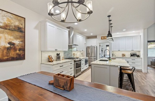 Clinton Casa | Elegant Rock Creek Abode