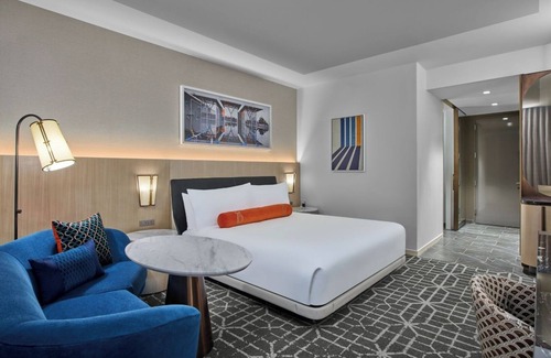 Fort Worth Cultural District Hotel | Elegant Room w/ Balcony Designed for Arts & Leisure