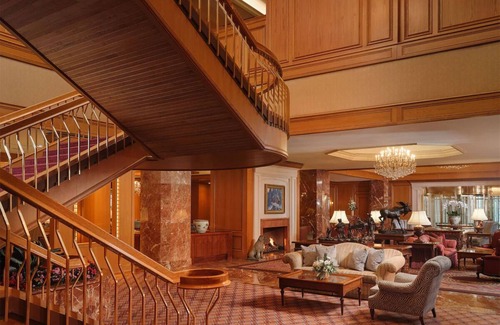 Rio Grande Hotel | Elegant Room w/ Heated Pool & Luxurious Décor for Ultimate Relaxation