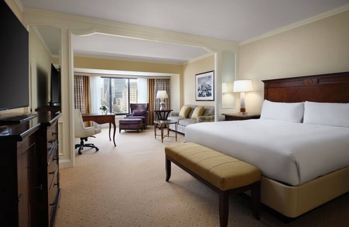 Rio Grande Hotel | Elegant Room w/ Heated Pool & Luxurious Décor for Ultimate Relaxation