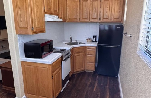 Placerville Condominio | Elegant Room with Antique Touches