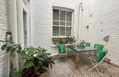 Campden Casa | Elegant room with bathroom, one minute from Kensington tube