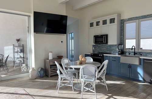 San Diego Casa | Elegant San Diego Escape Where Tranquility Meets Luxury. A/C, WIFI, and Hot Tub!