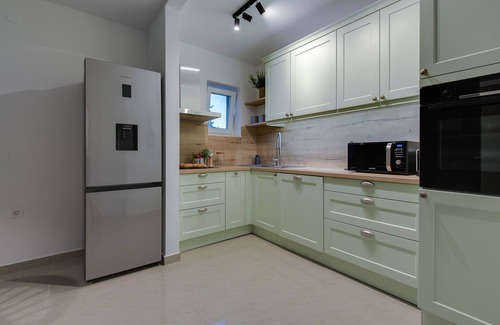 Volosko Apartamento | Elegant Sea-View Apartment with Spacious Balcony, Steps from the Adriatic