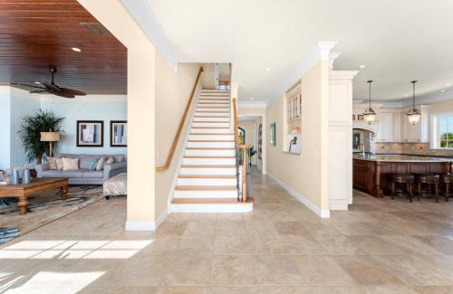 New Town Apartamento | Elegant Seafront Villa