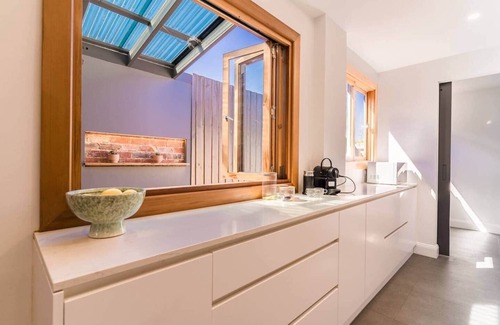 Seddon Casa | Elegant Seddon Stay Historic Charm & Modern Twist