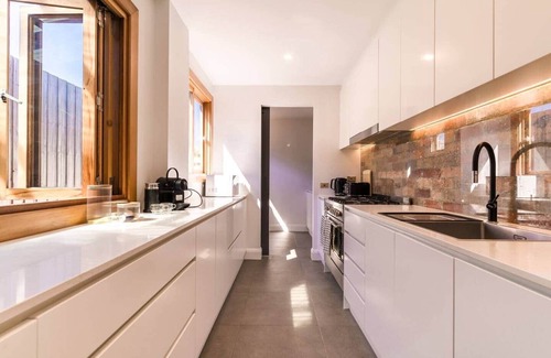 Seddon Casa | Elegant Seddon Stay Historic Charm & Modern Twist