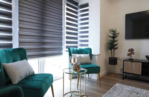 Langley Marish Apartamento | Elegant & Serene 3-BR Retreat Minutes from London