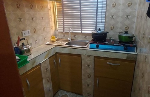 Alimosho Apartamento | Elegant Sitting room and Bedroom with AC in vibrant Lagos, Nigeria