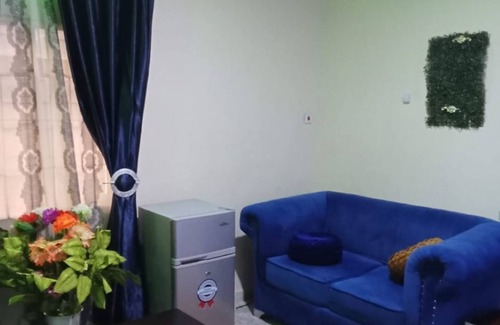 Alimosho Apartamento | Elegant Sitting room and Bedroom with AC in vibrant Lagos, Nigeria