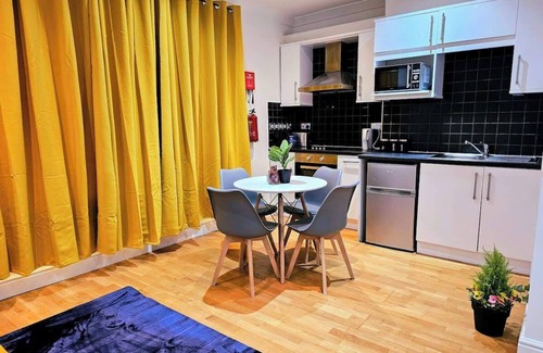St. Helen's Condominio | Elegant Spacious London Flat F