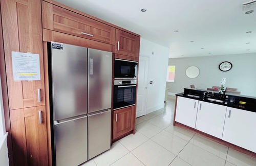 Staple Hill Casa | Elegant & Spacious Bristol Home - Garden, Gym & Parking