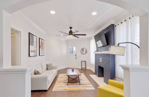 St. Louis Casa | Elegant, Spacious, Modern. Extended stays welcome