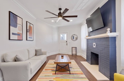 St. Louis Casa | Elegant, Spacious, Modern. Extended stays welcome
