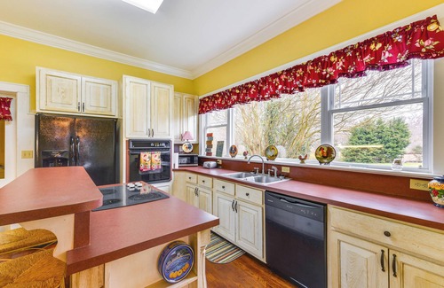 Lincolnton Casa | Elegant + Spacious Retreat ~ 18 Mi to Lake Norman!