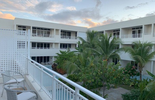 Saint Lawrence Casa | Elegant, spacious townhouse in a new condo development near stunning Dover beach