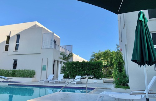 Saint Lawrence Casa | Elegant, spacious townhouse in a new condo development near stunning Dover beach