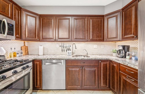 Hoboken Condominio | Elegant Spacious Well-stocked Brownstone Duplex