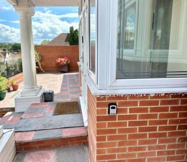 Whitefoot Casa | Elegant Square