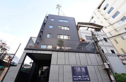 Samsen Nok Casa | Elegant Standard Double | Heart of Huaikwang