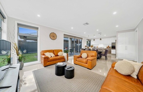 Klemzig Casa | Elegant Stay at Klemzig | Luxury on Adelaide City Fringe/ CBD