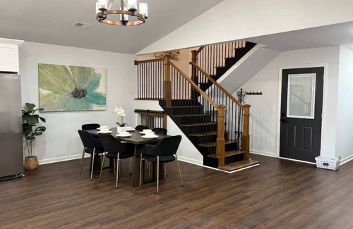 Fairburn Casa | Elegant Stay: Cozy, Chic & Luxe
