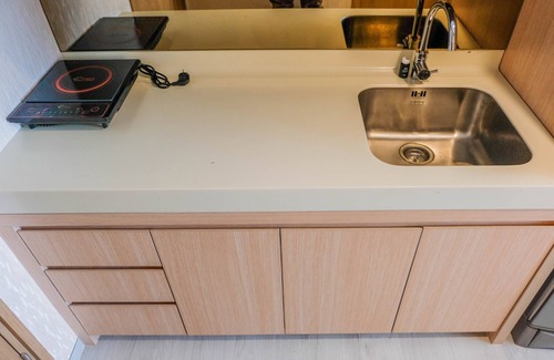 Cikokol Apartamento | Elegant Studio Apartment at Tree Park City