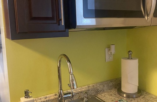 Olney Apartamento | Elegant studio basement apartment with private kitchen and bathroom