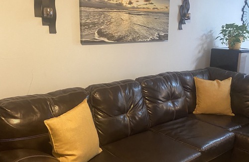 Olney Apartamento | Elegant studio basement apartment with private kitchen and bathroom