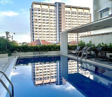 Mandaue Apartamento | Elegant Studio with balcony unit 625 - 6th floor - near Ateneo De Cebu - High speed internet - Northwoods Place