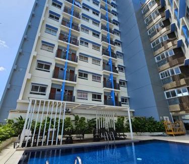 Mandaue Apartamento | Elegant Studio with balcony unit 625 - 6th floor - near Ateneo De Cebu - High speed internet - Northwoods Place