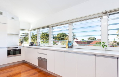 Petersham Apartamento | Elegant Studio with Sunny Kitchen 25 min from CBD