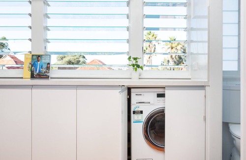 Petersham Apartamento | Elegant Studio with Sunny Kitchen 25 min from CBD