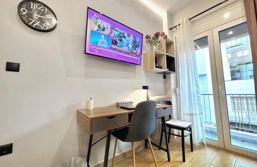 Ilisia Apartamento | Elegant & Stylish 2nd Floor Flat - 3' from Metro