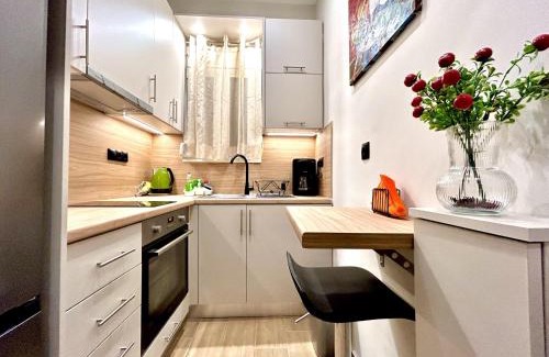 Ilisia Apartamento | Elegant & Stylish 2nd Floor Flat - 3' from Metro