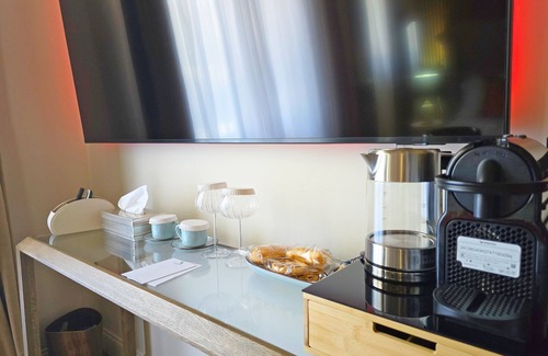 Manciano Apartamento | Elegant suite with exclusive bathroom and balcony
