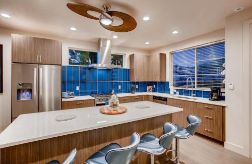 Old Town North Casa | Elegant Townhome near Old Town, Breweries and River!