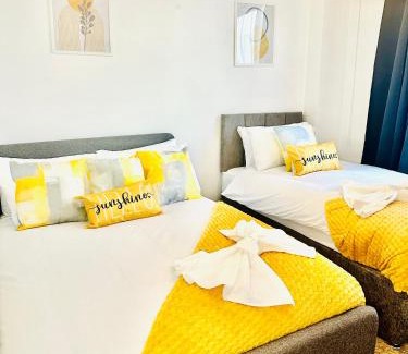 The Westside Apartamento | Elegant Two Bedroom Apartment In the Centre with Parking and Garden