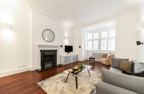 Royal Borough of Kensington and Chelsea Apartamento | Elegant Two-Level Kensington Apartment