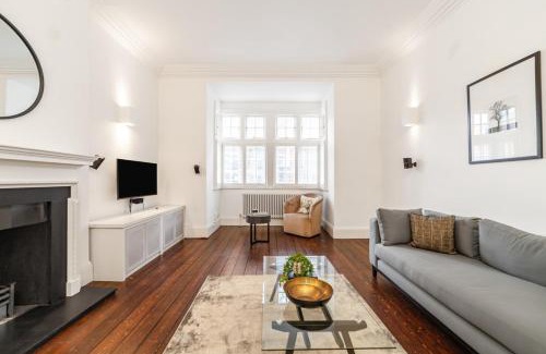 Royal Borough of Kensington and Chelsea Apartamento | Elegant Two-Level Kensington Apartment