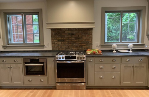 Lewisburg Casa | Elegante mansión actualizada en el corazón de Lewisburg