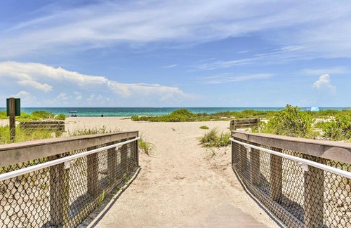 Venice Casa | Elegant Venice Home with View - Walk to Beach!