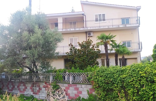 Bovalino Apartamento | Elegant villa in the countryside near the sea