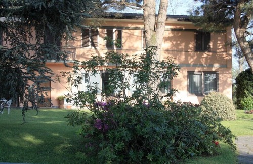 Cremnago Villa | Elegante villa rodeada por un gran jardín para los huéspedes