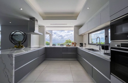 Anse des Rochers Villa | Villa Elegante con Piscina a Pasos de la Playa