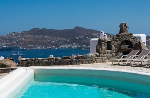 Kanalia Villa | Elegant villa with ocean views & 2 pools