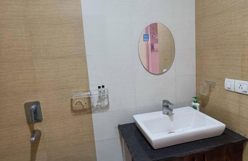 Kolkata Apartamento | Elegant Xanadu Studio 604 -Pool, Airport, CC2 Mall