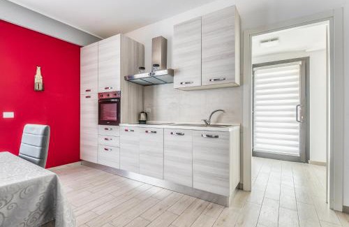 Bareggio Apartamento | Elegante Appartamento con Comfort Completi vicino a Mezzi & Servizi