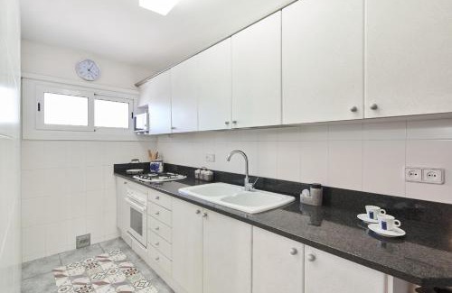 Arenys de Mar Apartamento | Elegante apt p4 pax a 1 min de la Playa con WiFI