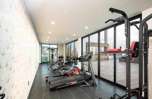 Lázaro Cárdenas Apartamento | Elegante condominio a 6 min del malecón y playas